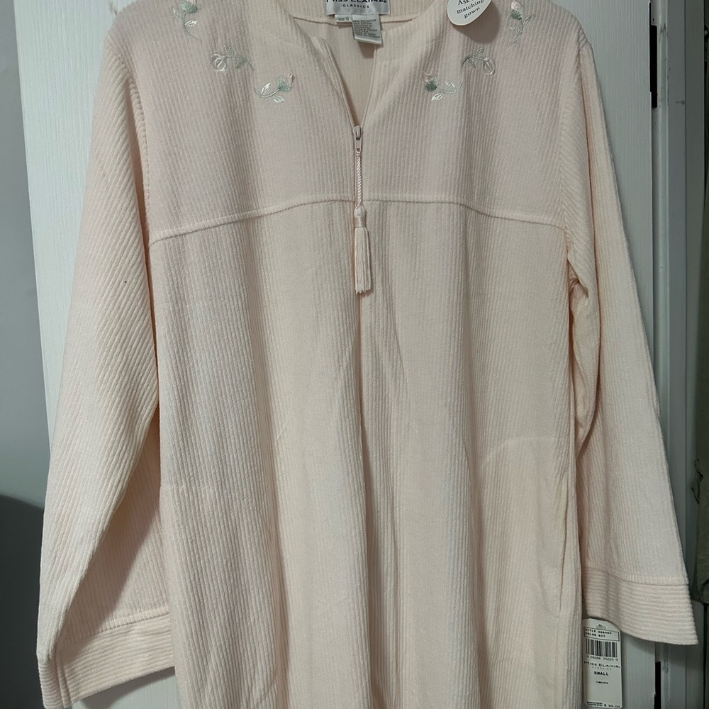 Miss Elaine Cream Zip-Up Robe. NWT